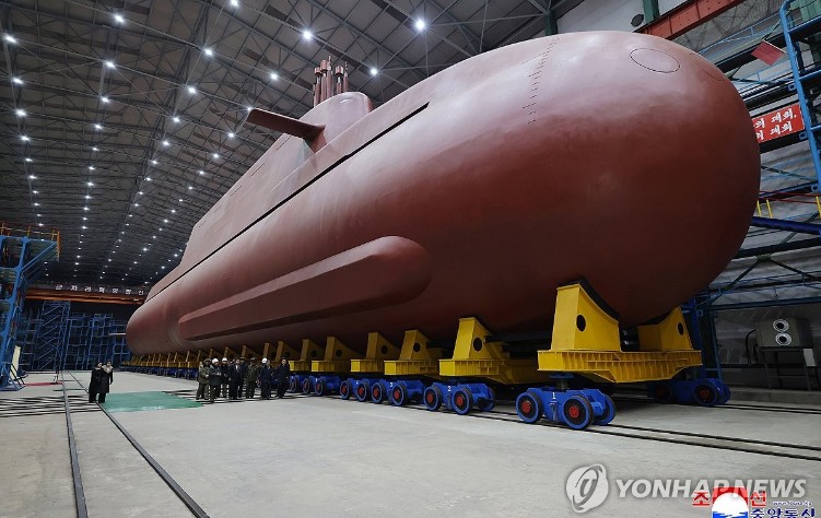 북한, 핵잠수함 과시...이미 핵잠수함 건조 중으로 드러나